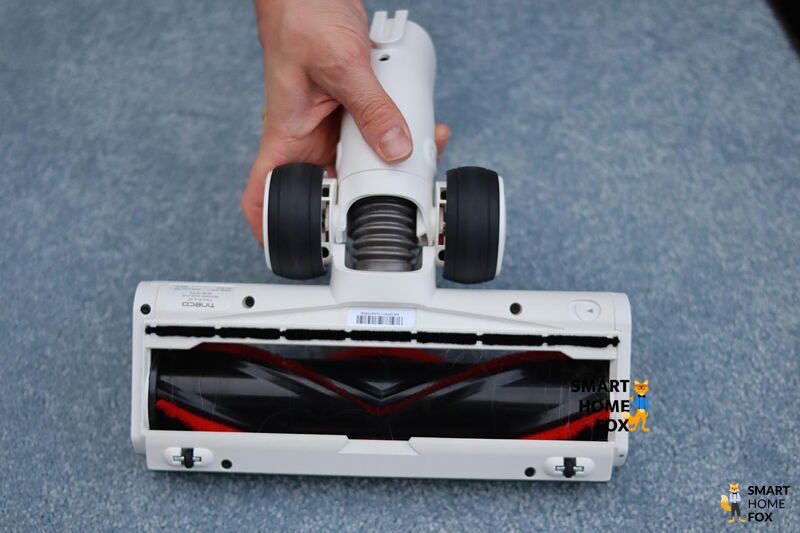 The standard floor brush.